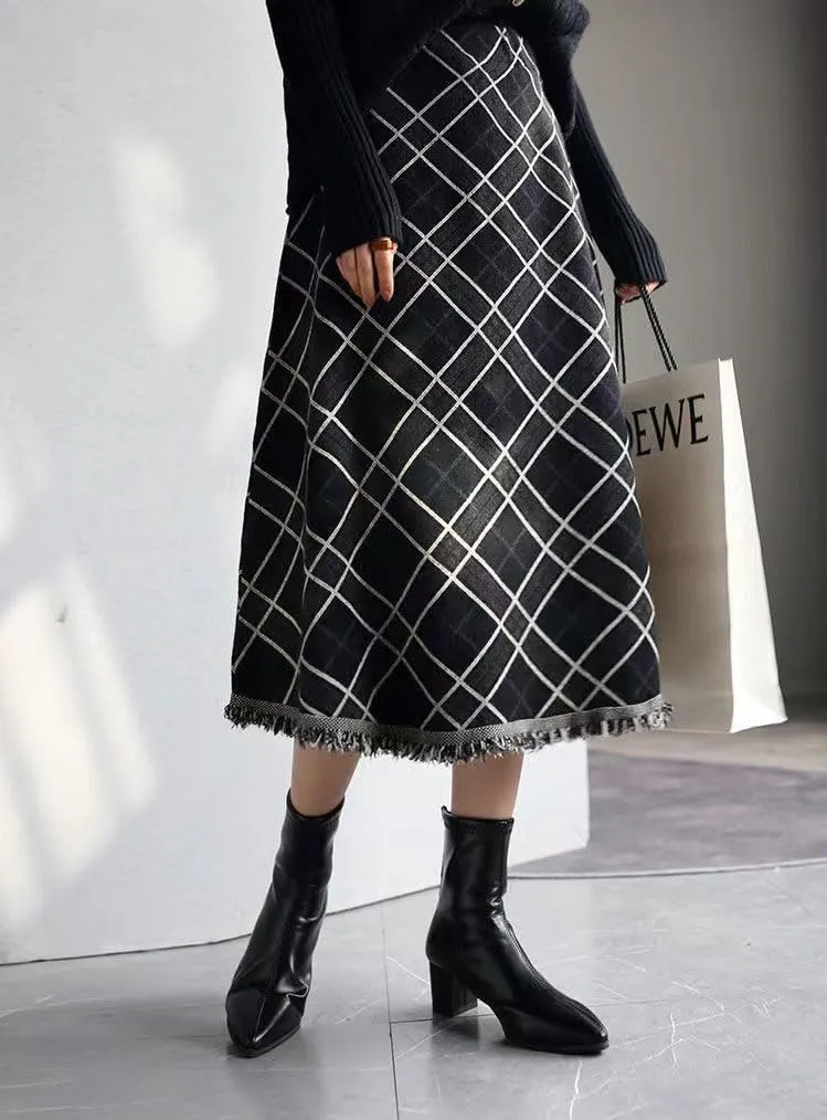 chouyatou Women's Winter Plaid Knit Skirt Tassel Hem High Elastic Waist Swing Midi Long Skirt