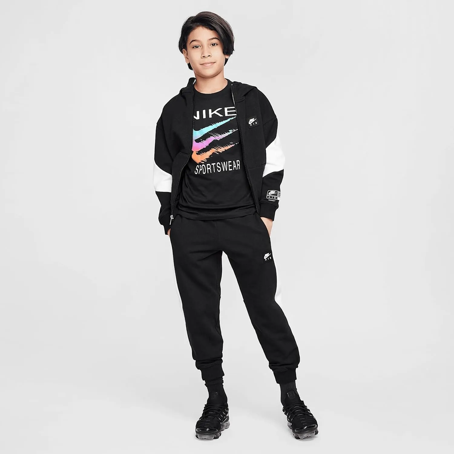 Nike Sportswear Big Kids' T-Shirt (Black, HM5853-010)