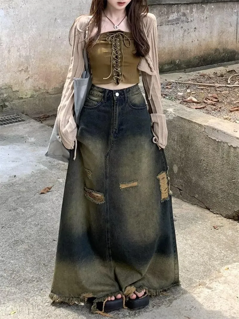utcoco Women's Vintage Distressed Maxi Denim Skirt High Waist Frayed Raw Hem A-Line Long Jean Skirt with Pockets